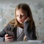 Çocuk ve Ergenlerde İnternet Bağımlılığı ve Çözümler